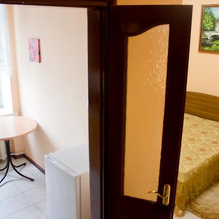 Hotel Uyut Кременчуг Экстерьер фото