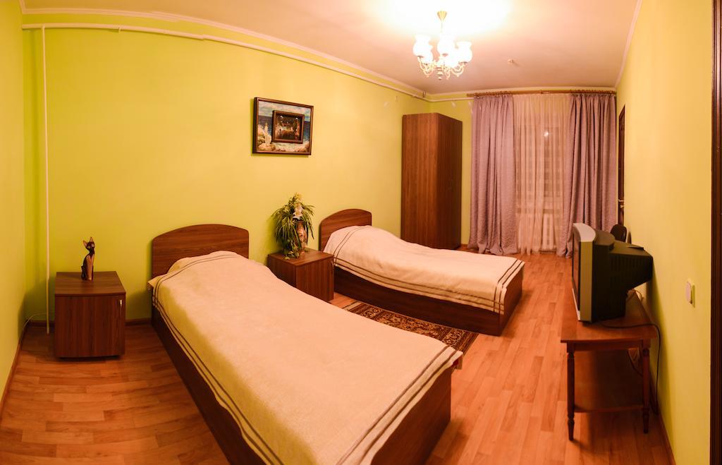 Hotel Uyut Кременчуг Экстерьер фото