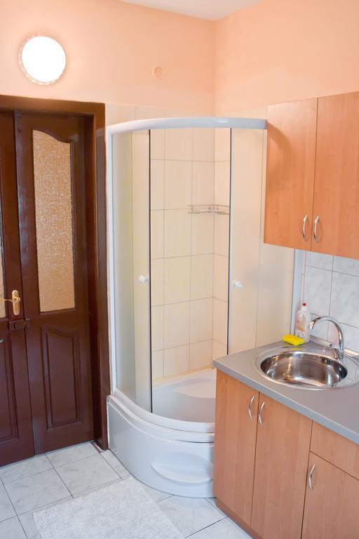 Hotel Uyut Кременчуг Экстерьер фото