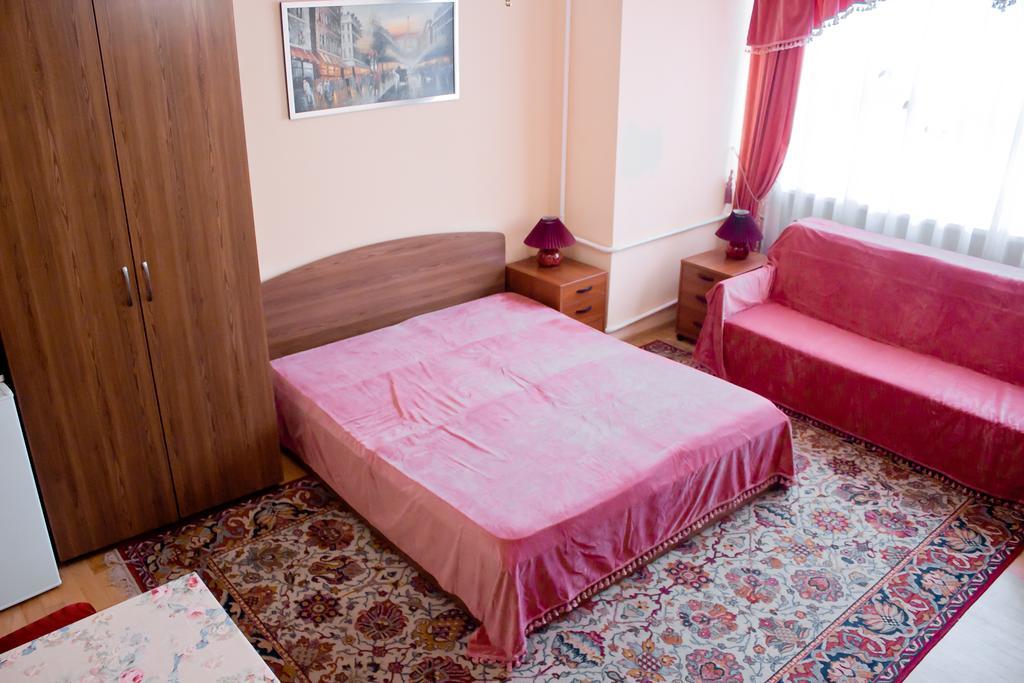 Hotel Uyut Кременчуг Экстерьер фото