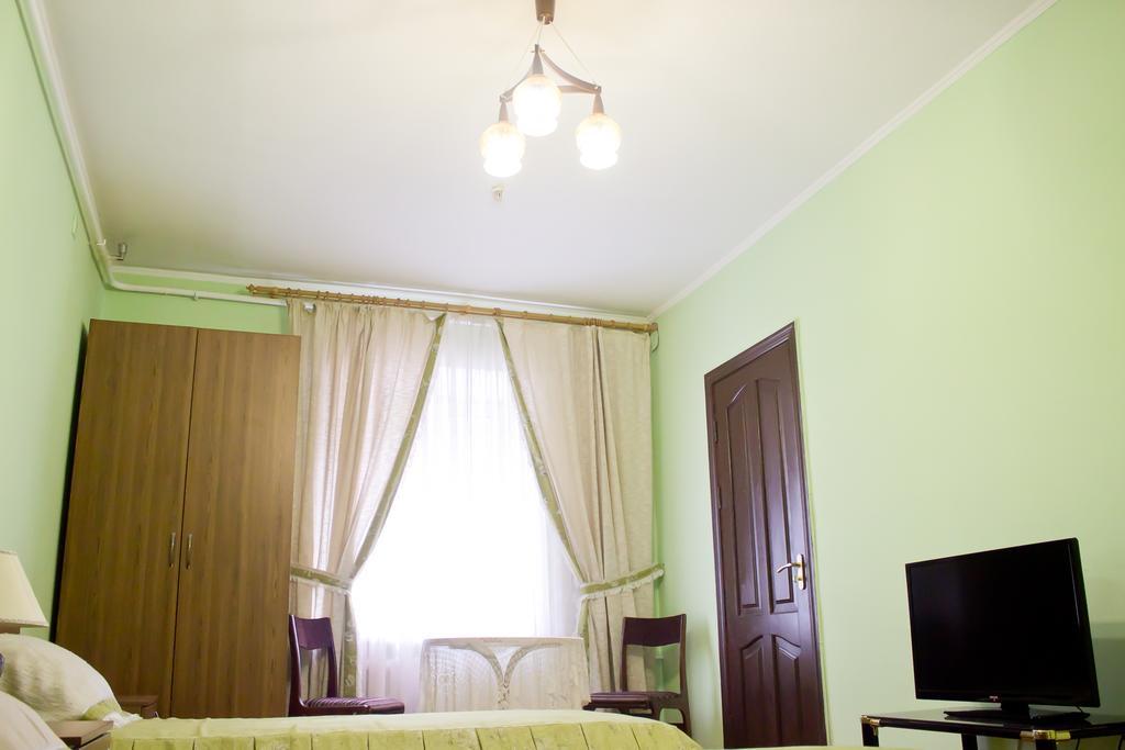 Hotel Uyut Кременчуг Экстерьер фото